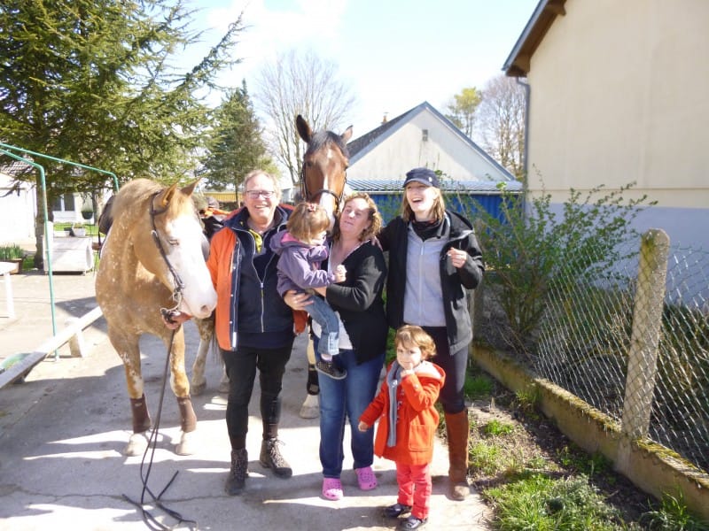 Samen met de familie Laurent op de foto bij het vertrek